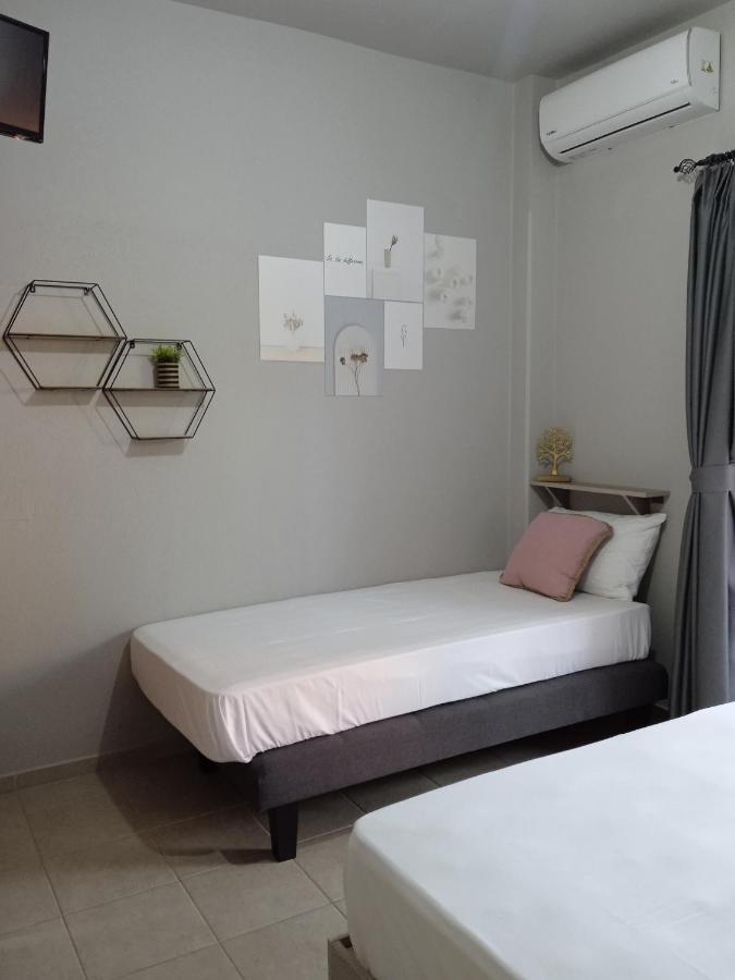 Almira - Rooms To Let ネア・ローダ エクステリア 写真
